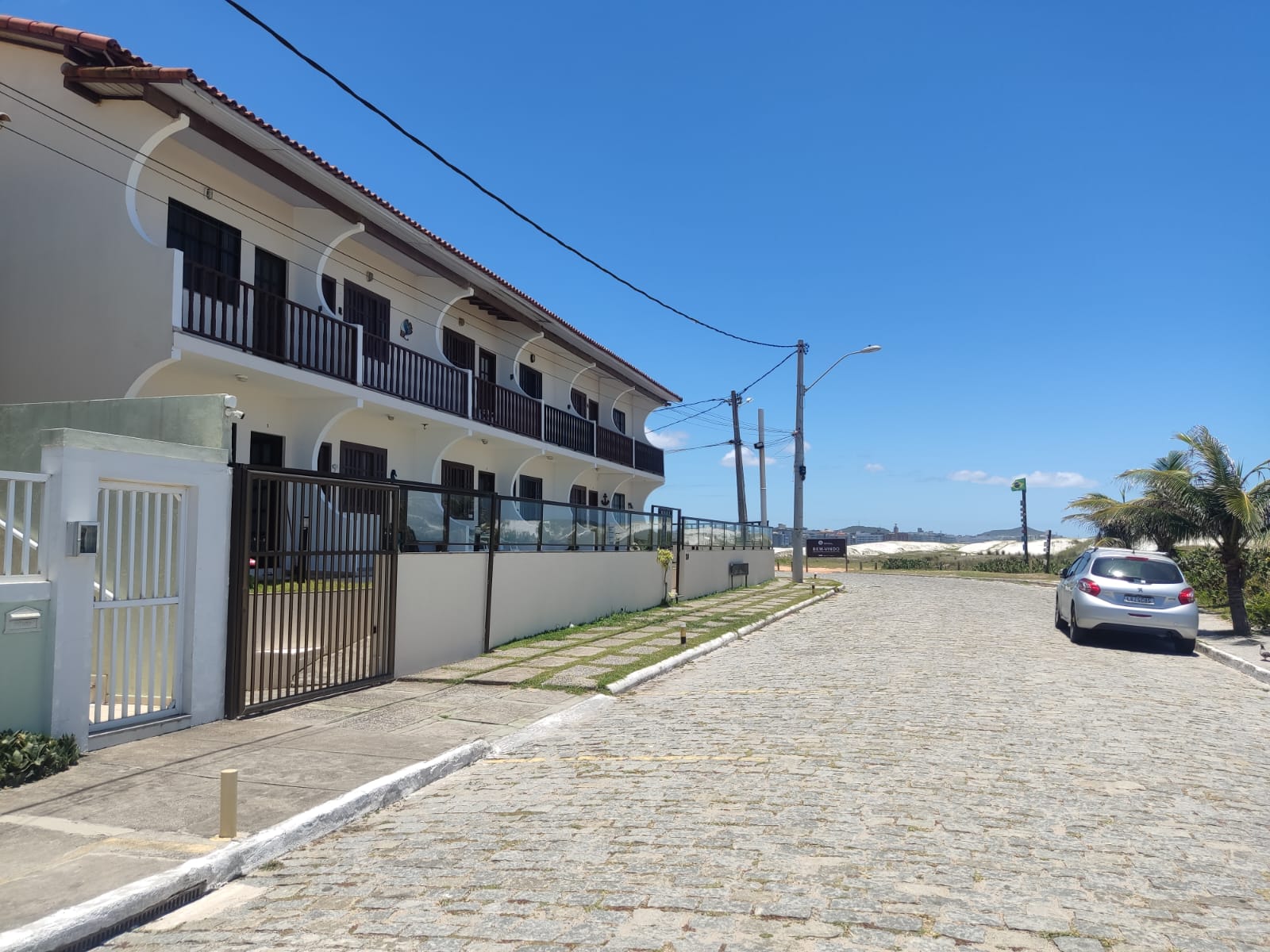 Casa em Condominio no Recanto das Dunas de frente para o mar com 02 quartos.